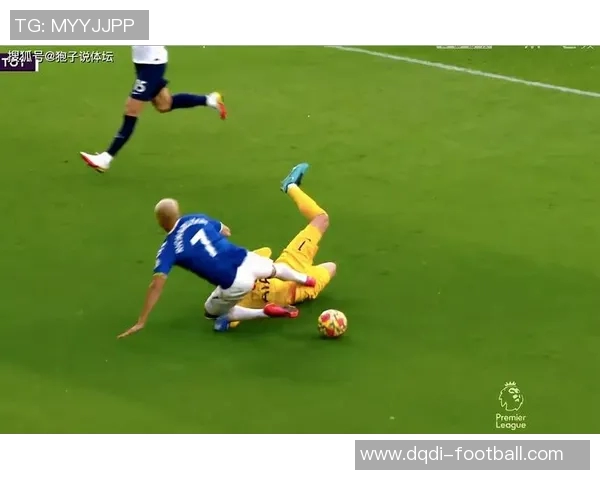 世界杯尤文图斯与皇马激战成平局争议判罚引发全场热议