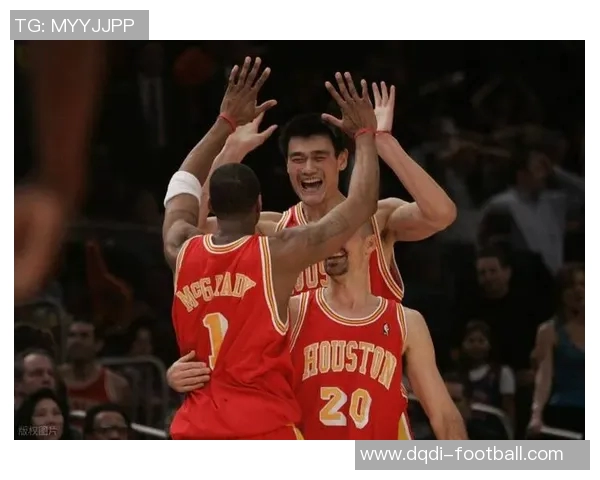 姚明在美国的篮球之旅与文化交流：从球场到生活的深刻体验