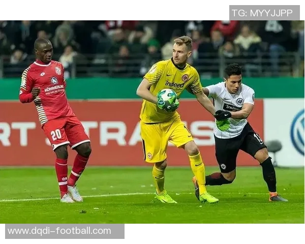 莱比锡与巴萨友谊赛激战成平逆转瞬间引发争议判罚热议